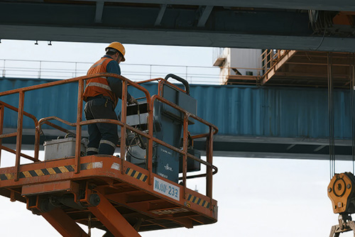 工程を富士商事が請け負うイメージ